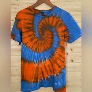 NEW Unisex Small GILDAN Soft Style Blue Orange Spiral Tie Dye T-Shirt Ballfield